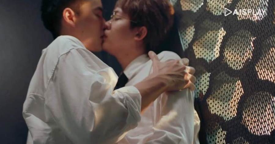 新劇開播！第一集就狂kiss！